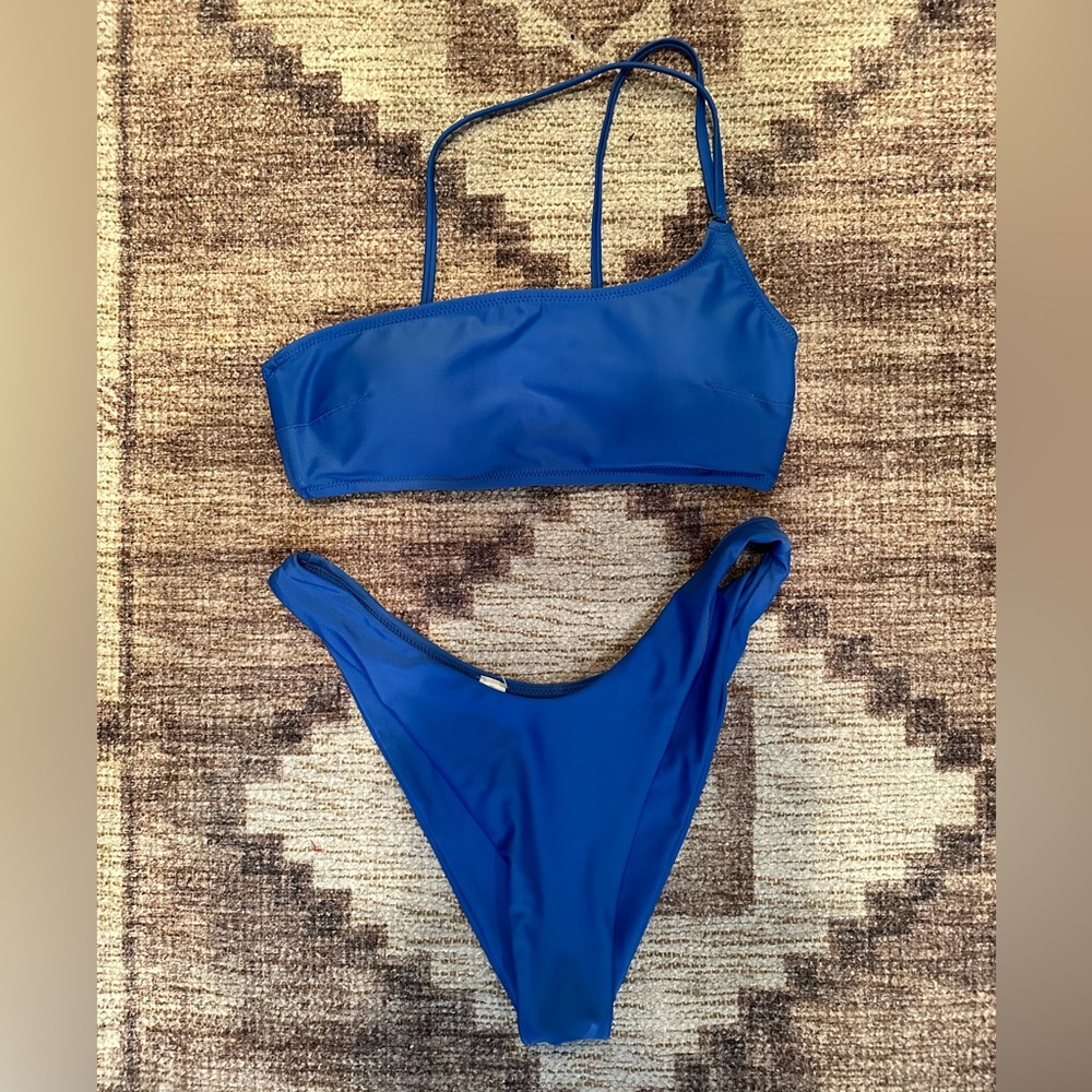 Arie Bikini